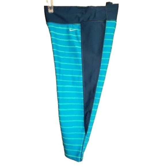 Nike Women's Capri Mid Rise Dri-Fit Athletic Workout Yoga Pants Medium NWOT - Picture 3 of 5